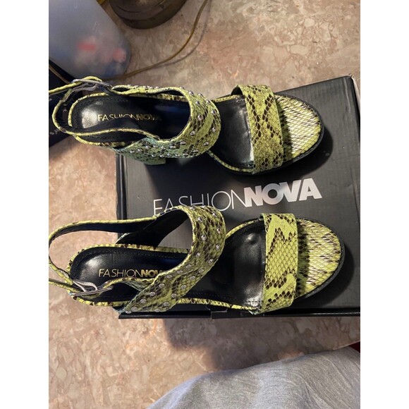 FashionNova Heels Green Women’s size 9 - Picture 2 of 5